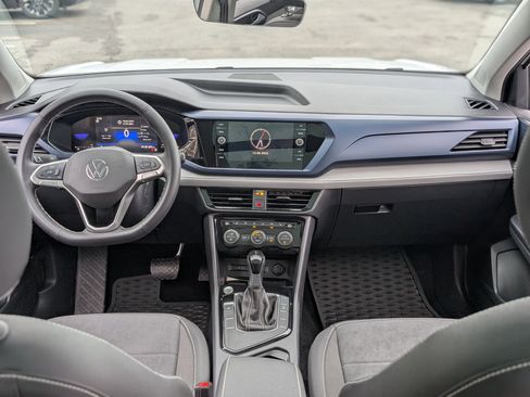 Used 2024 Volkswagen Taos SE w/ Panoramic Sunroof Package image 23