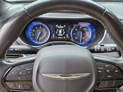 Used 2020 Chrysler Pacifica Touring w/ S Appearance Package image 28