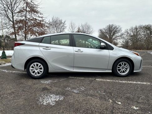 Used 2022 Toyota Prius LE image 4
