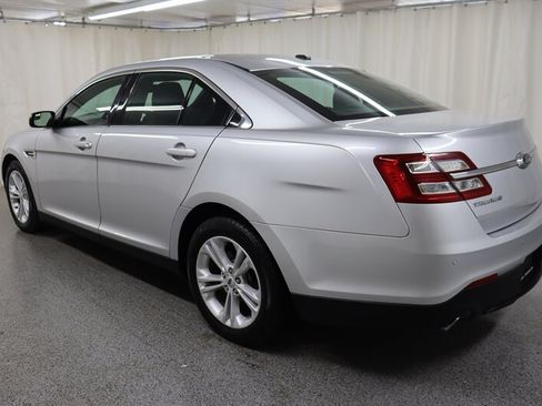 Used 2016 Ford Taurus SEL FWD image 4