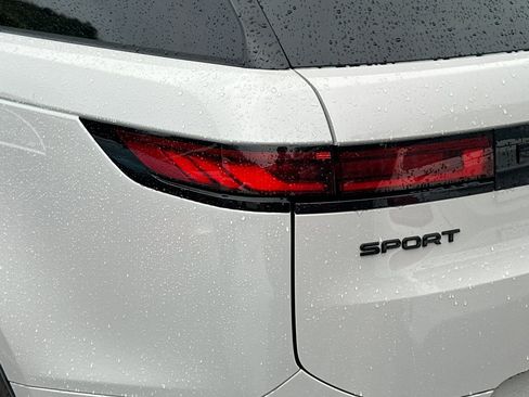 Used 2025 Land Rover Range Rover Sport Dynamic SE image 9