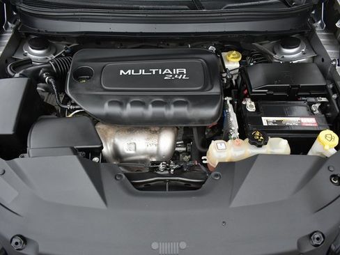 Used 2019 Jeep Cherokee Limited image 50