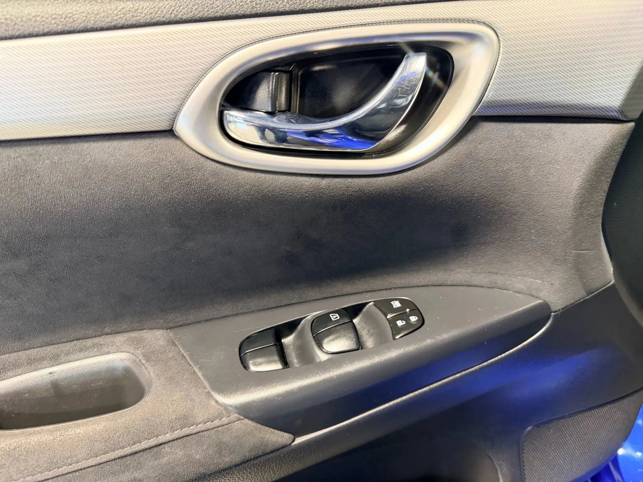 Used 2015 Nissan Sentra SR w/ Electronics Package FWD image 6