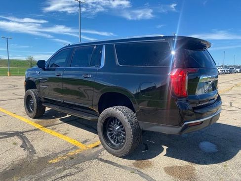 Used 2024 GMC Yukon XL SLT AWD/4WD image 8