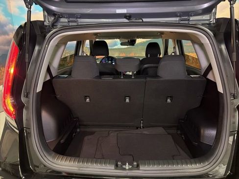 Used 2025 Kia Soul LX FWD image 38