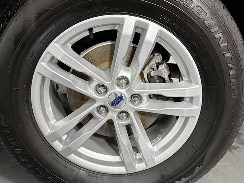 Used 2022 Ford Explorer XLT image 36