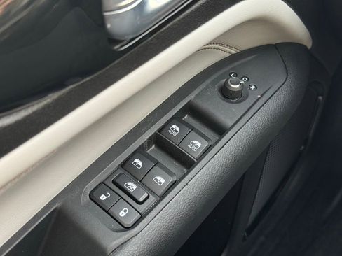 Used 2025 Jeep Compass Limited image 31