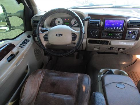 Used 2006 Ford F350 Lariat image 13