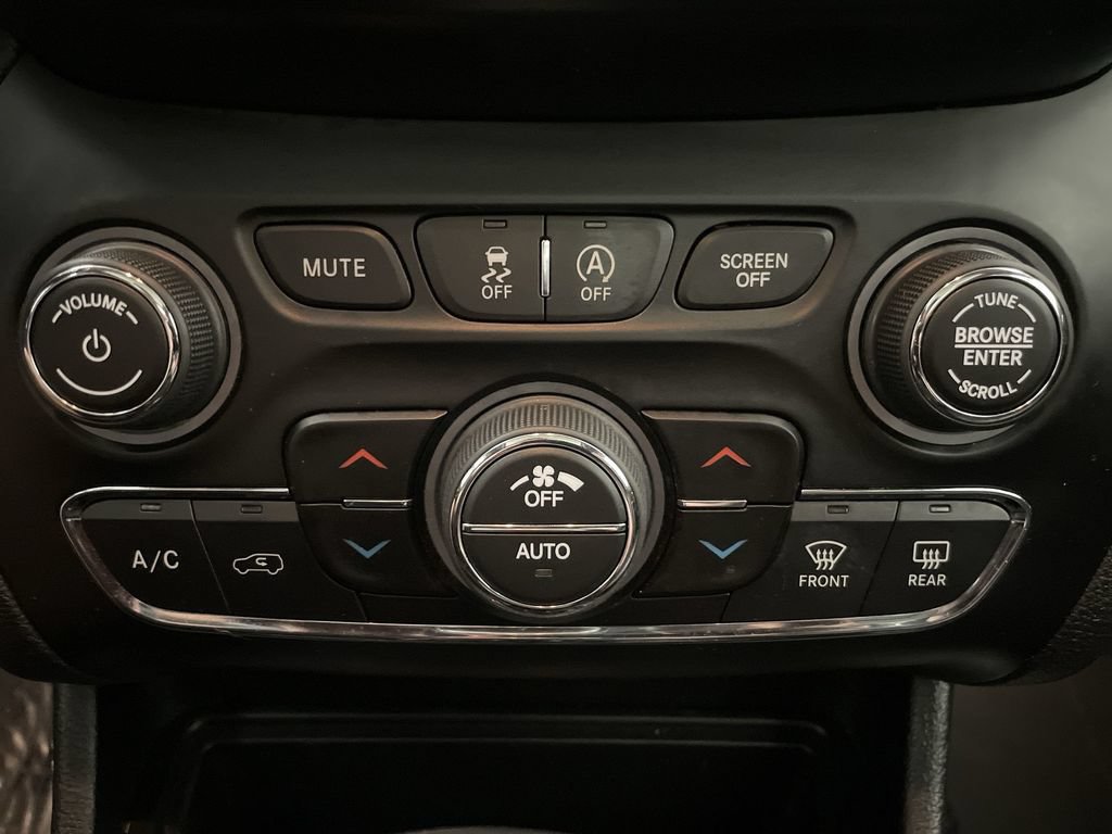 Used 2021 Jeep Cherokee Latitude Lux w/ Sun & Sound Group AWD/4WD image 12