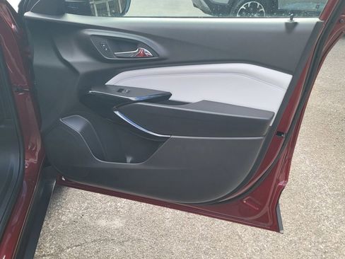 Used 2025 Chevrolet Trax LT w/ Driver Confidence Package image 23