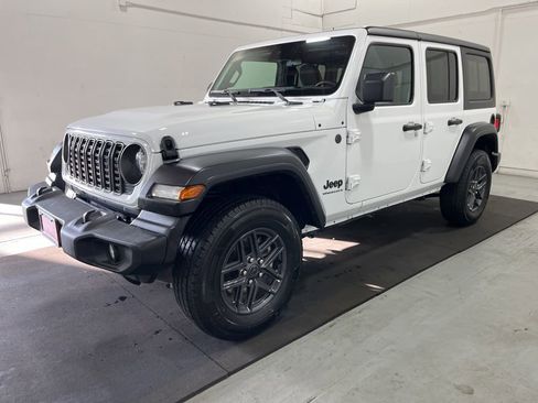 Used 2024 Jeep Wrangler Sport S image 3