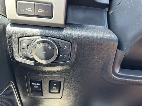 Used 2019 Ford F150 Lariat w/ Equipment Group 502A Luxury AWD/4WD image 37