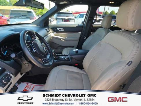 Used 2018 Ford Explorer Limited w/ Equipment Group 301A AWD/4WD image 14