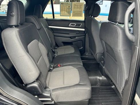 Used 2017 Ford Explorer XLT AWD/4WD image 26