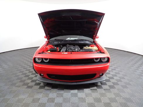 Used 2015 Dodge Challenger R/T Scat Pack w/ Scat Pack Stripe Group image 9