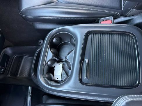 Used 2023 Chrysler Pacifica Touring-L w/ Uconnect Theater Family Group FWD image 31