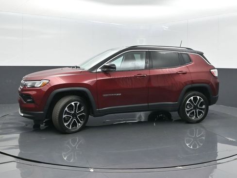Certified 2022 Jeep Compass Limited image 4