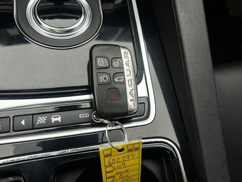 Used 2019 Jaguar F-PACE image 41