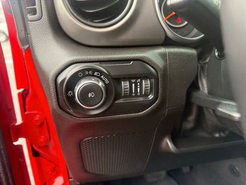 Certified 2019 Jeep Wrangler Sport AWD/4WD image 15