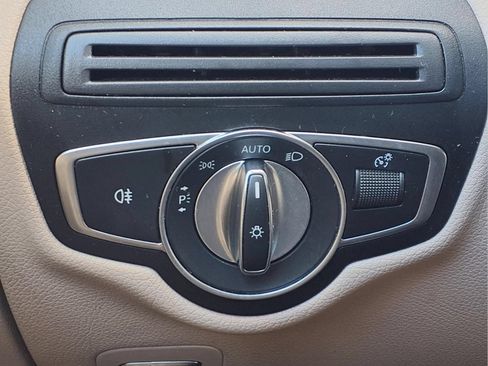 Used 2019 Mercedes-Benz GLC 300 4MATIC image 22