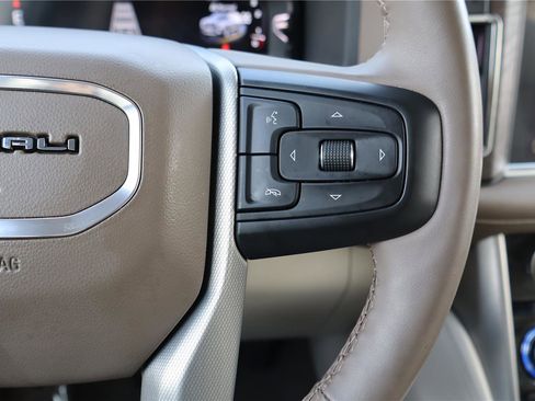 Used 2023 GMC Yukon XL Denali image 15
