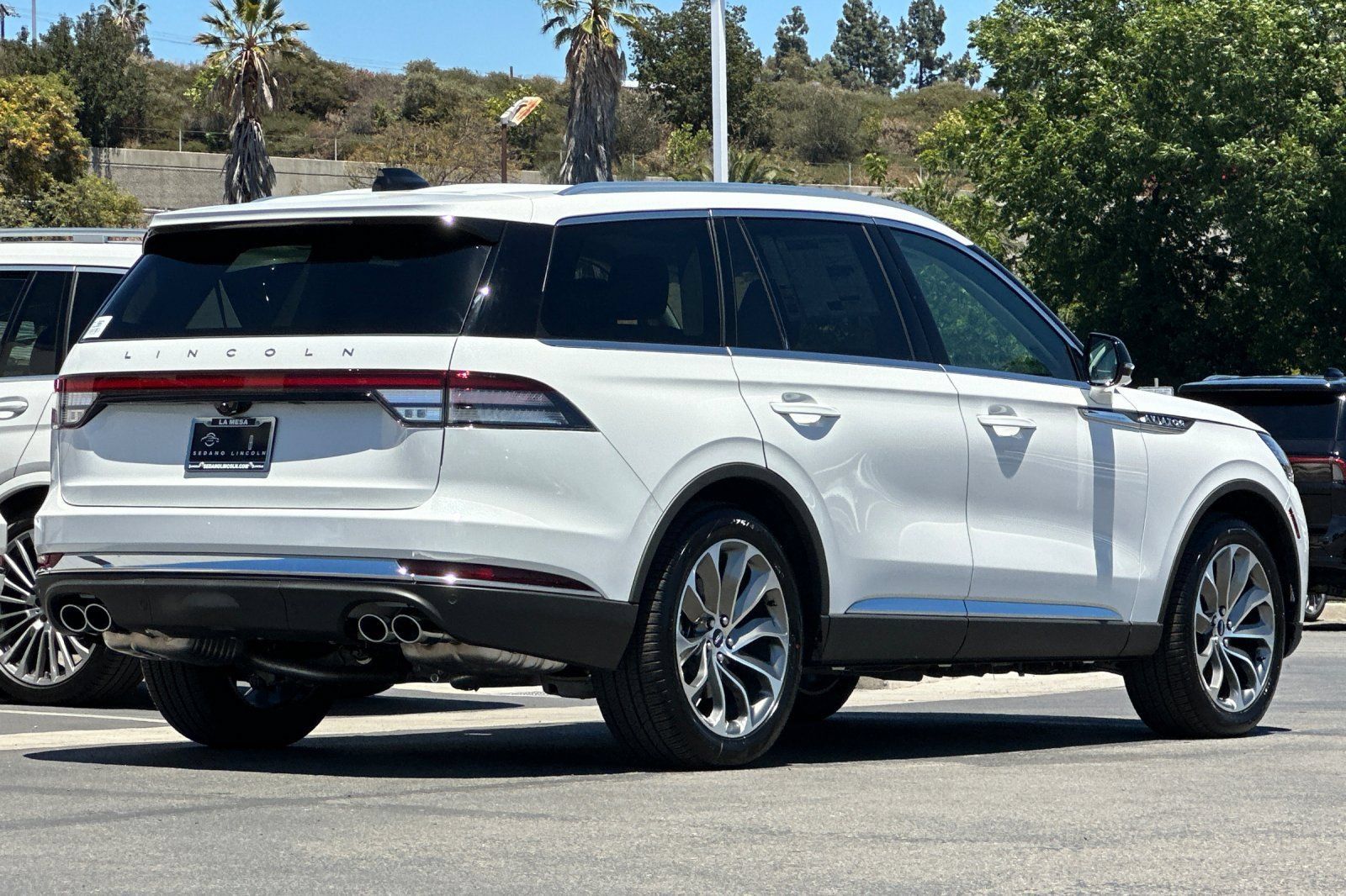 New 2026 Lincoln Aviator Reserve w/ Illumination Package RWD image 3