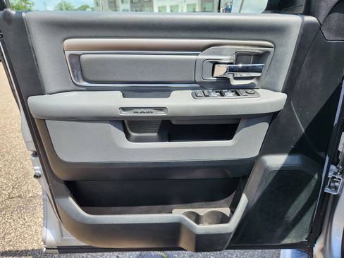 Used 2018 RAM 1500 SLT AWD/4WD image 20