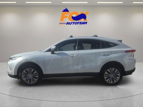 Used 2024 Toyota Venza Limited image 2