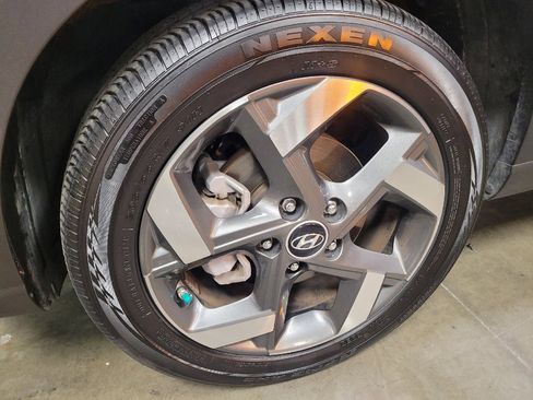 Used 2024 Hyundai Venue SEL FWD image 31
