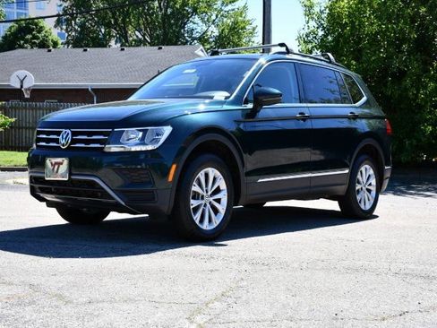 Used 2018 Volkswagen Tiguan SE w/ Panoramic Sunroof Package AWD/4WD image 3
