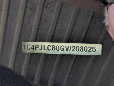 Used 2016 Jeep Cherokee Latitude FWD image 25