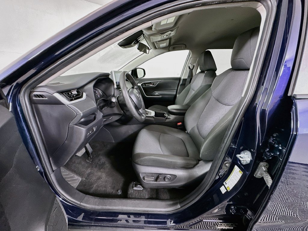 Used 2025 Toyota RAV4 XLE FWD image 20