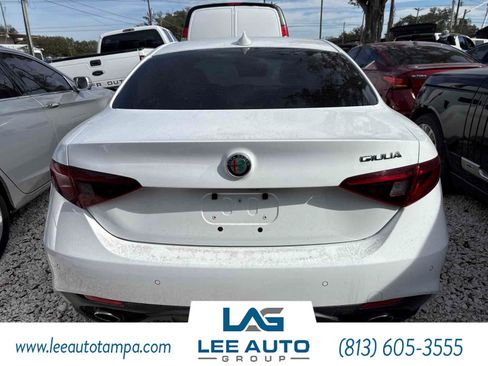 Used 2018 Alfa Romeo Giulia image 2