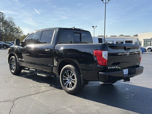 Used 2024 Nissan Titan SV w/ SV Convenience Package image 3