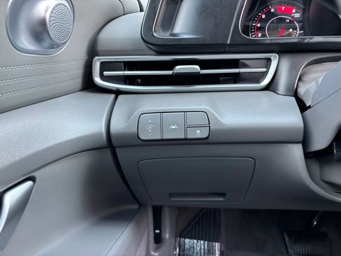 Used 2023 Hyundai Elantra SEL image 21