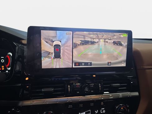 New 2026 Nissan Pathfinder Platinum FWD image 23