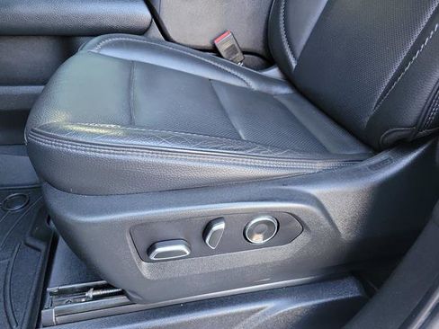 Used 2021 GMC Yukon XL Denali w/ Denali Premium Package image 4