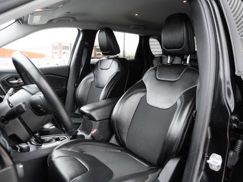 Used 2019 Jeep Cherokee Latitude Plus image 21