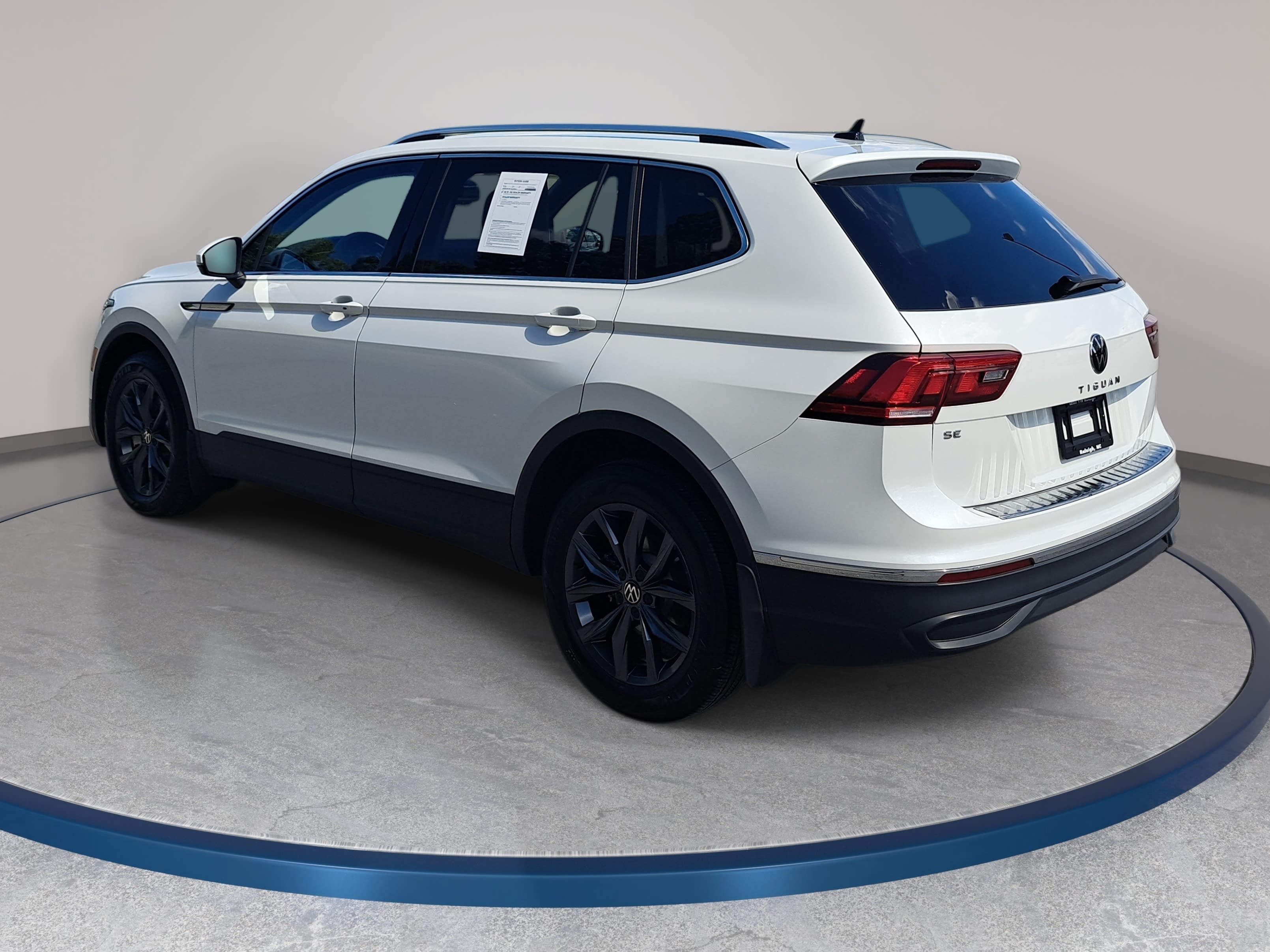 Certified 2023 Volkswagen Tiguan SE FWD image 7