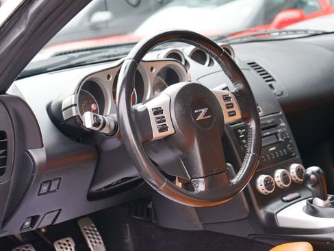 Used 2006 Nissan 350Z Touring w/ (N93) Cargo Convenience Pkg image 12