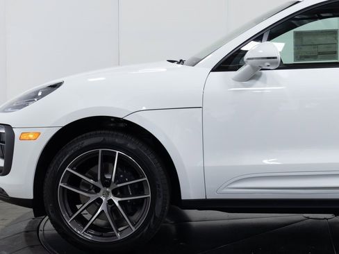 Certified 2025 Porsche Macan image 20