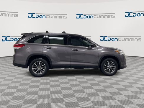 Used 2019 Toyota Highlander XLE FWD image 9