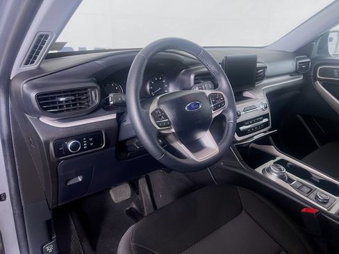 Certified 2024 Ford Explorer XLT AWD/4WD image 9