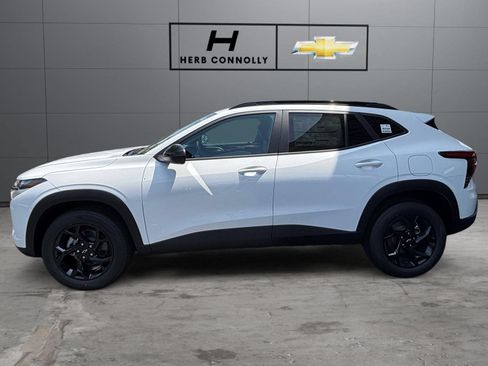 New 2026 Chevrolet Trax LT w/ Driver Confidence Package FWD image 2