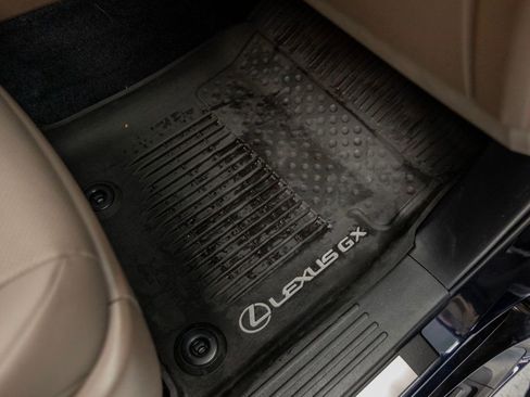 Used 2021 Lexus GX 460 Premium w/ Premium Package image 29