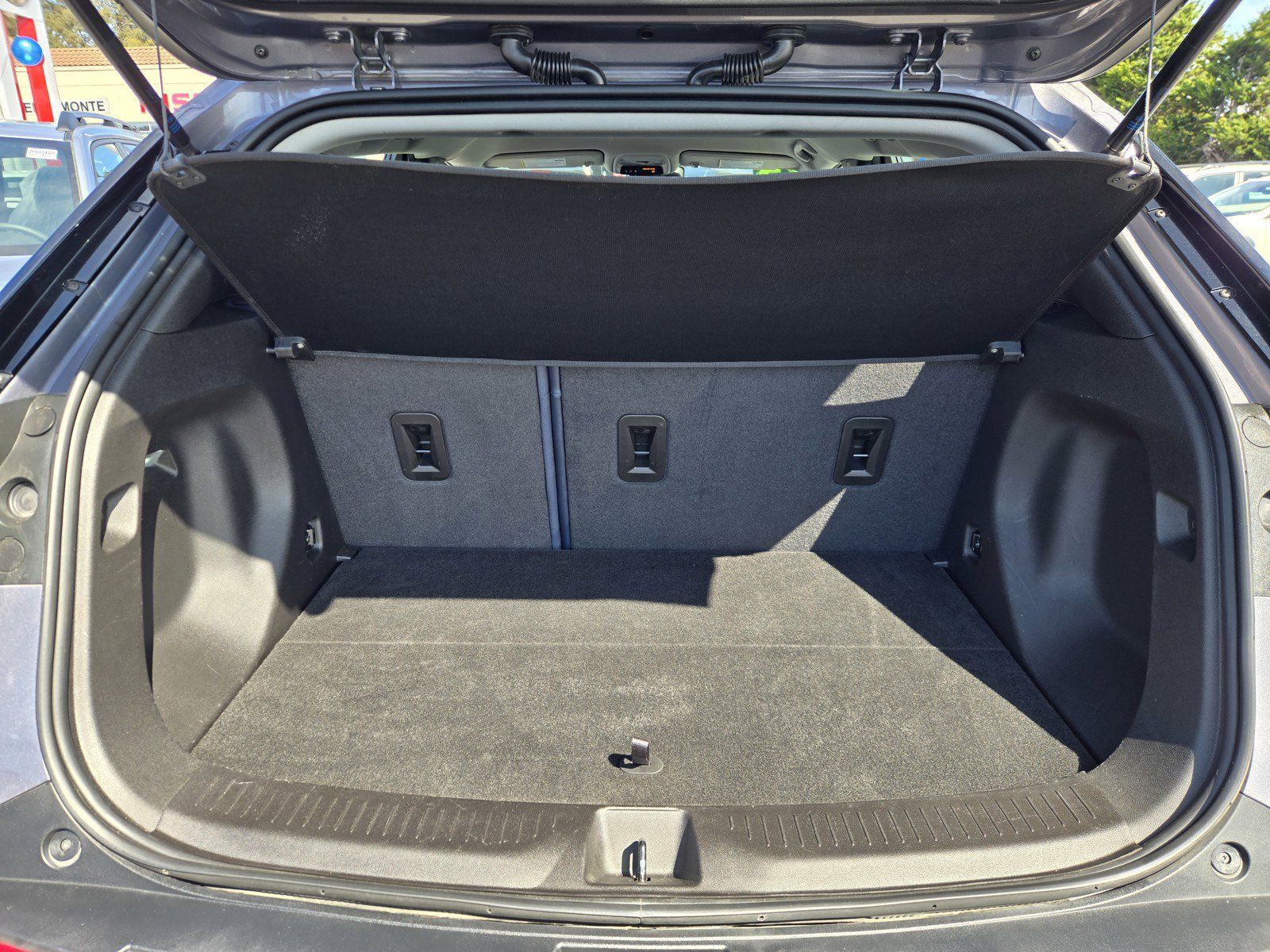 Used 2023 Chevrolet Bolt EUV LT w/ Convenience Package FWD image 27