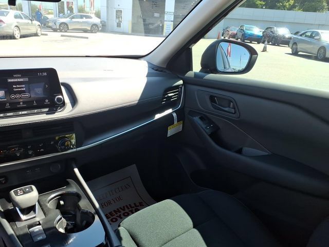 Used 2026 Nissan Rogue S FWD image 12