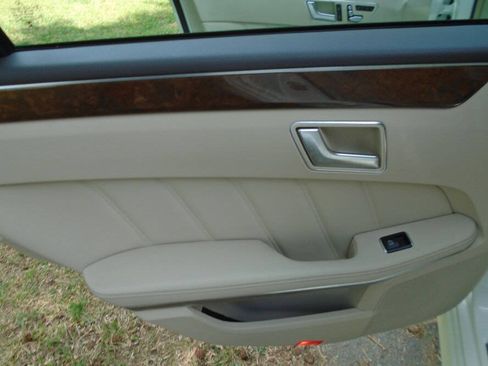 Used 2014 Mercedes-Benz E 350 Sedan image 22