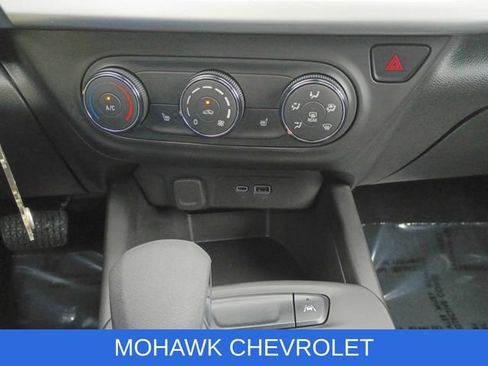 Used 2024 Chevrolet Trax RS w/ Sunroof Package FWD image 17
