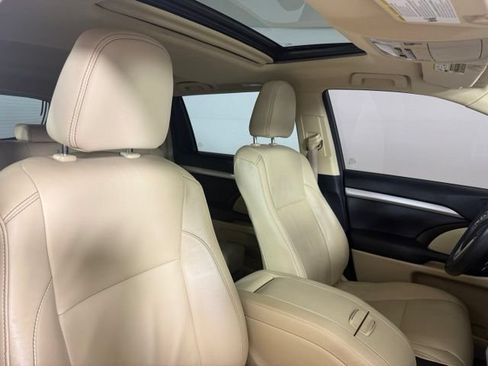 Used 2015 Toyota Highlander XLE AWD/4WD image 18